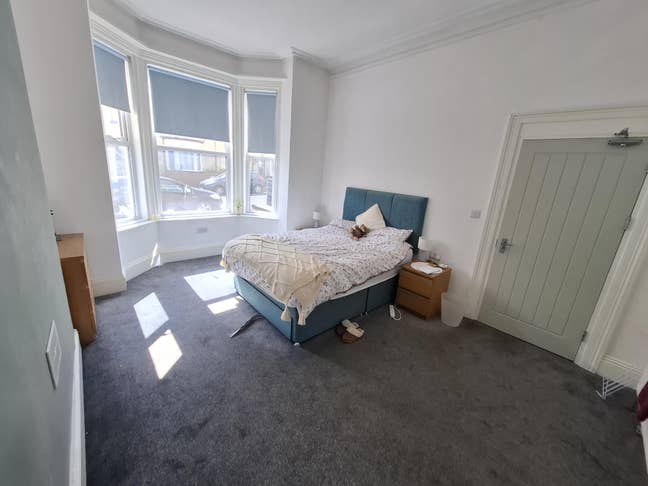 Beautiful, central, modern & friendly shared house Main Photo