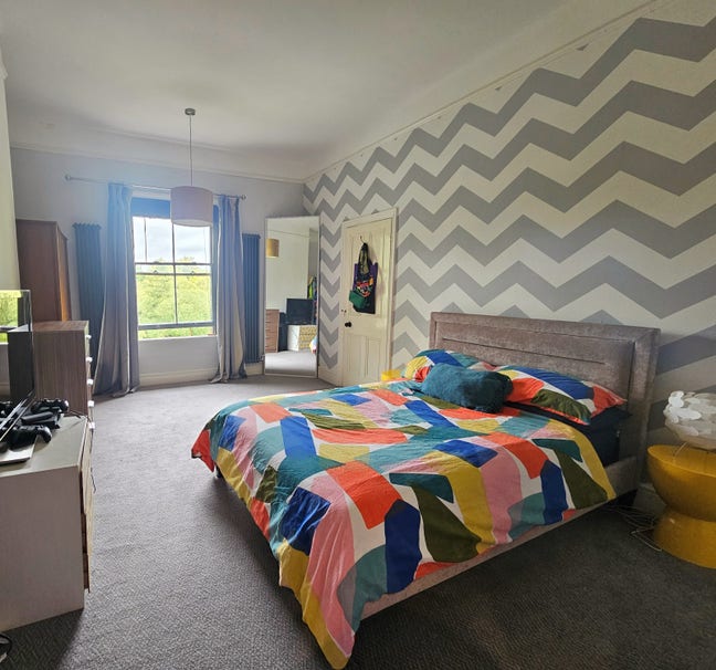 SUB-LET our large double room with ensuite Main Photo