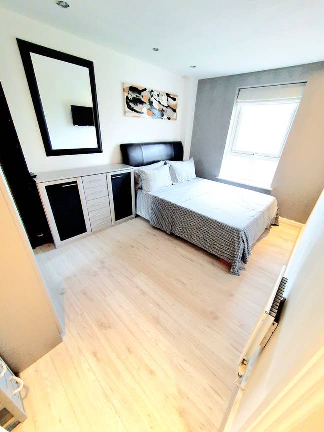 Modern 2 Bed 2 Bath Flat W Balcony-Canary Wharf Main Photo
