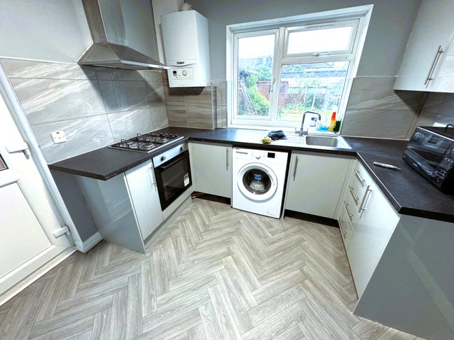 3/4 Bed House Newbury Park £2500 Pcm Main Photo