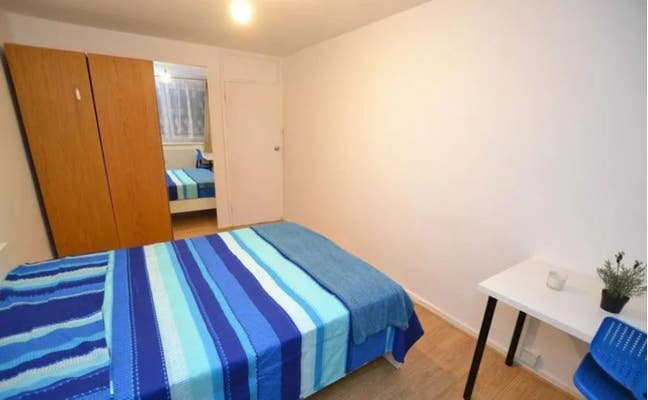 Nice 2 Bedroom W Living & Balcony in Stepney Green Main Photo