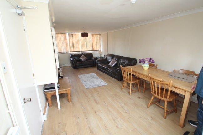 Large Double Room Available End of Month Main Photo