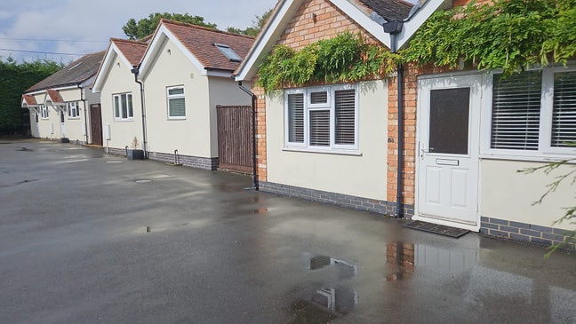 One bed house set in idyllic equestrian country Main Photo