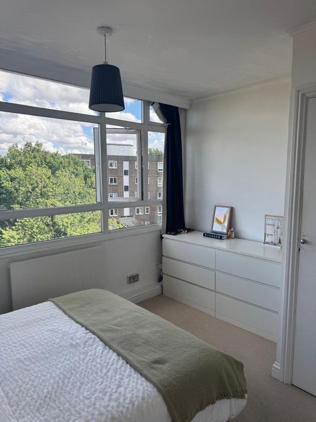 Room available ASAP in Putney Main Photo