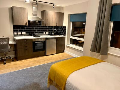 En-Suite Room, Bills Inc. — Old Town Share Main Photo