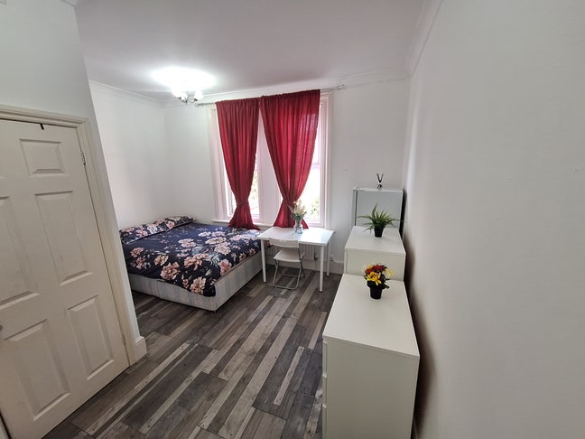 Beautiful ensuite in Willlesden Green  Main Photo