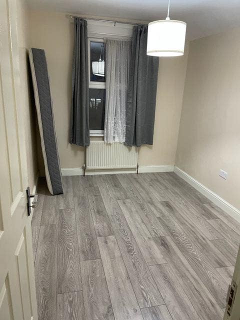 Room to Let - Thornton Road, Croydon Main Photo
