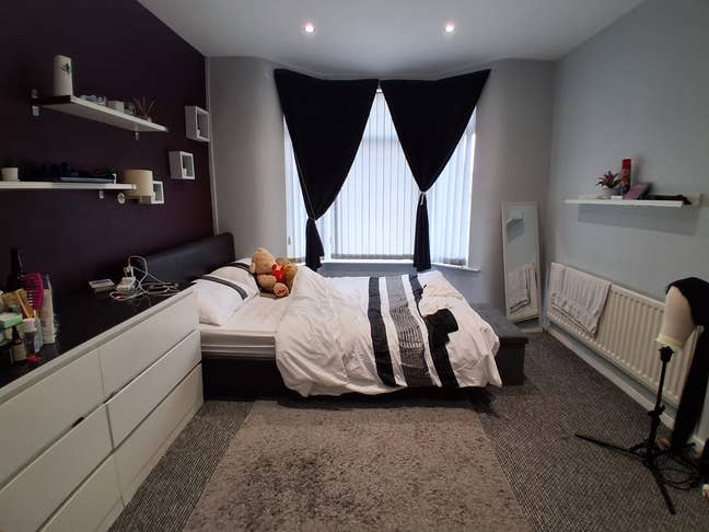 1 Double Room in a Popular Area for a Great Price! Main Photo