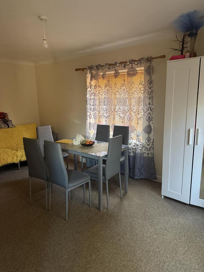 Room to rent - Friendly Housemate Main Photo