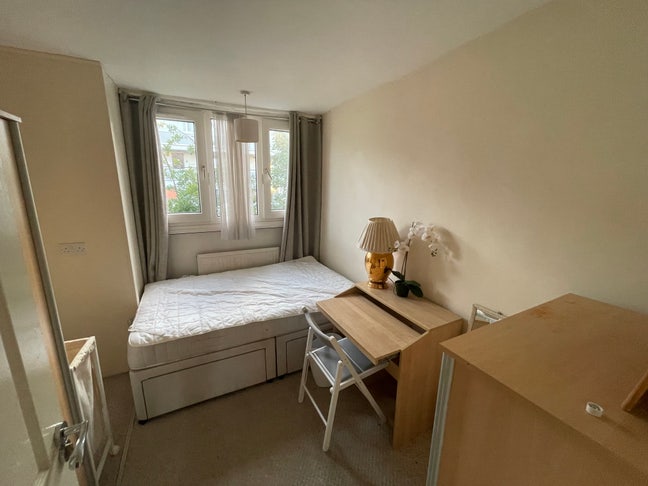 Double room all bills in a great quiet house Main Photo