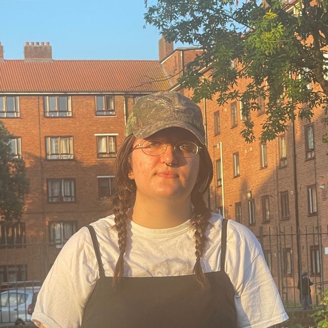 I am a professional aged 25. I work in a univ... Main Photo