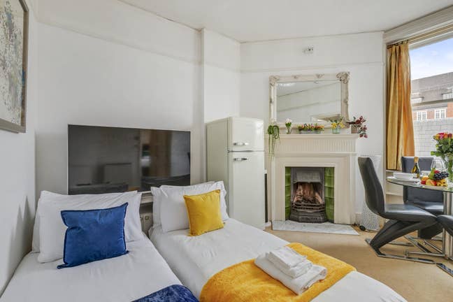 1-Bedroom Flat in Prestigious Westminster Mansions Main Photo