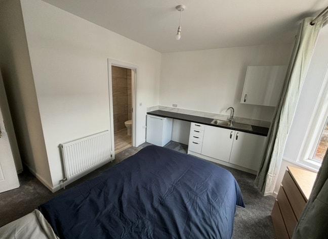 Lovely ensuite room for rent  Main Photo