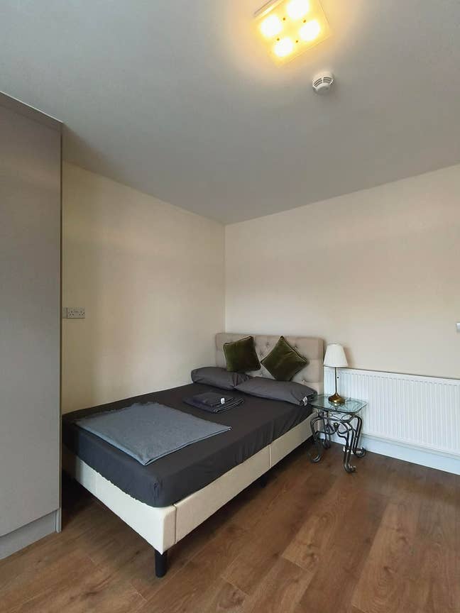 Furnished Double Room (Single-Tenant Only) Main Photo