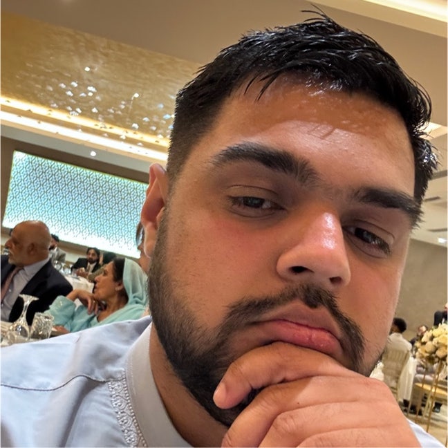 I am a professional male aged 29. I am lookin... Main Photo