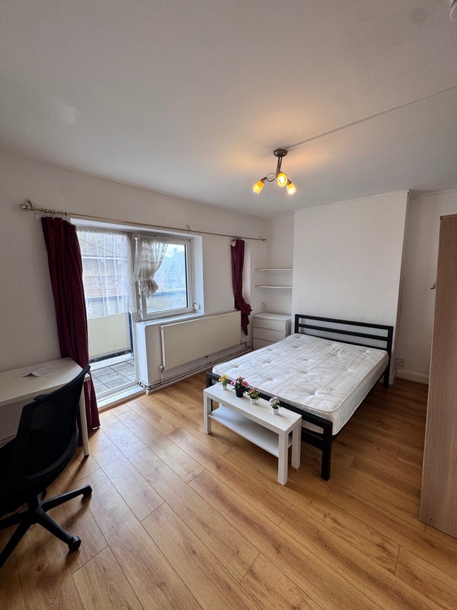 Large Room in Whitechapel- Priv Balcony-Bills Inc! Main Photo