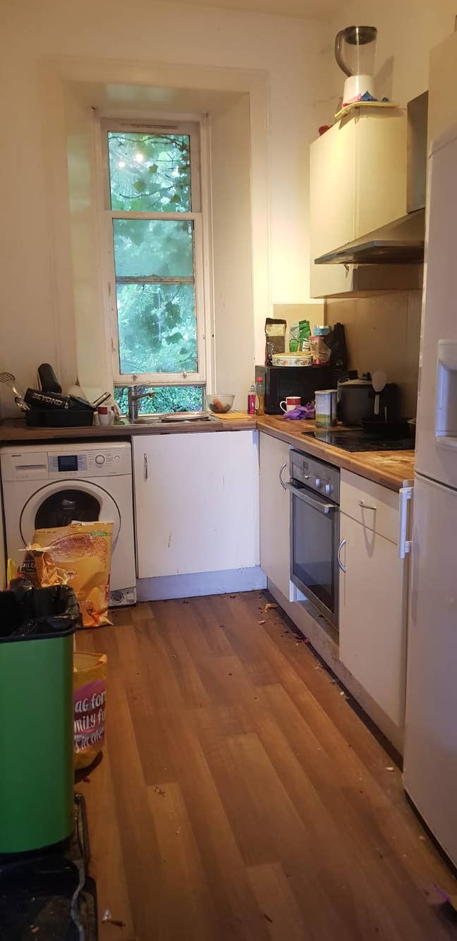 One bedroom in a shared apartment Main Photo