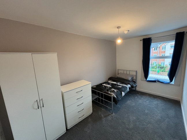  Nice large room ,all bills Included,wifi,  Main Photo