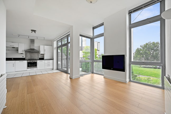 2 Bedroom Flat in Holland Park Main Photo