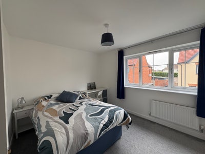 Fully furnished room to rent in a quiet household Main Photo