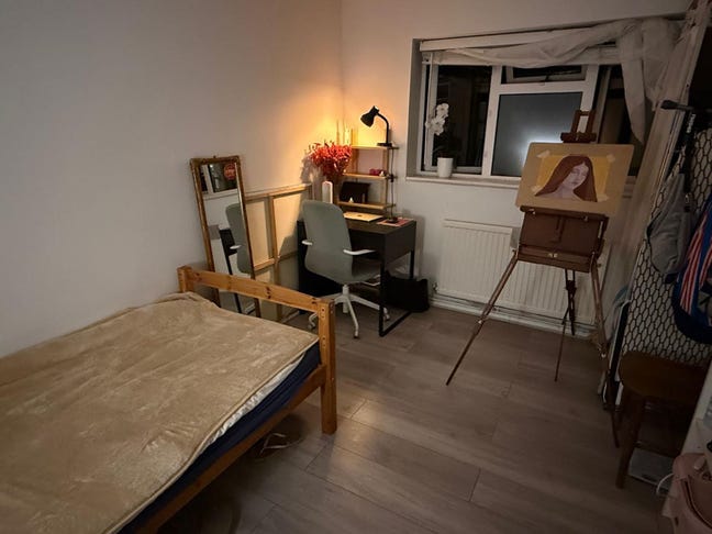 One large and one small room prefered for femail Main Photo