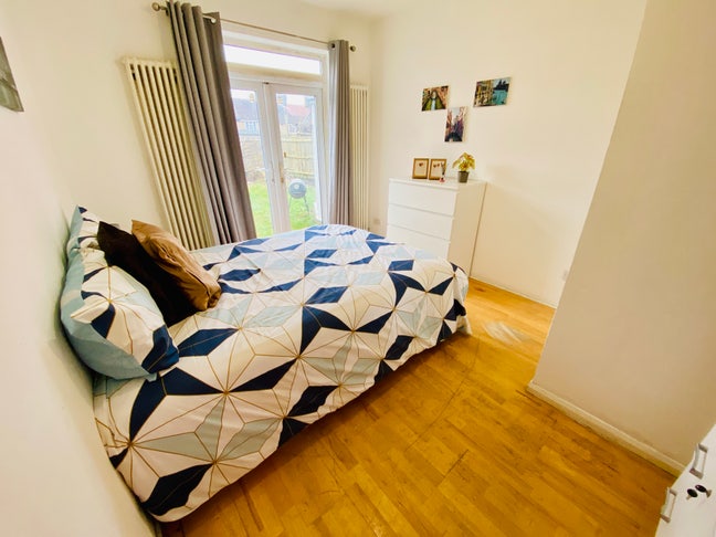 🌟 Double room (single use) in East Acton – Zone 2 Main Photo