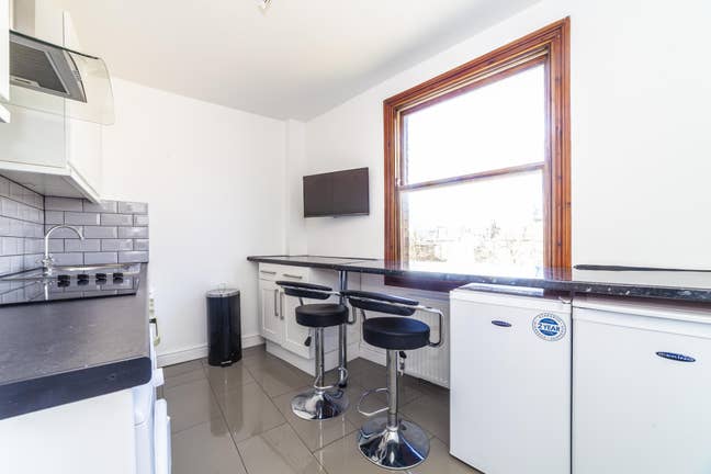 🔥Charming Double Room in a Prime Location🔥 Main Photo
