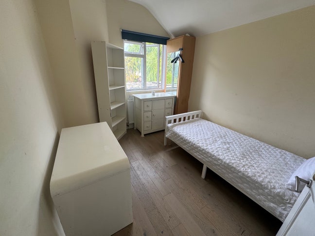Spacious Single Room Main Photo
