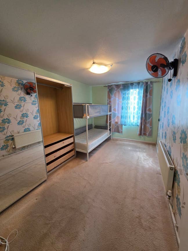 Spacious 2-Bedroom Flat in E1 – £2,300 PCM Main Photo
