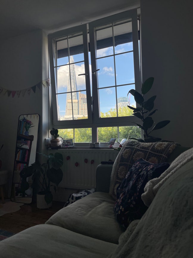 *Room Available* *Borough Station* Main Photo