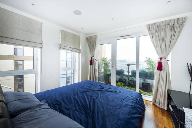 Modern Ensuite Room in SW18 Flatshare Main Photo