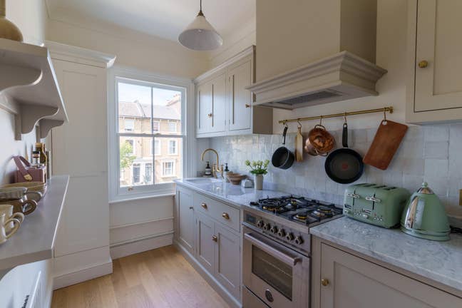  Beautiful room in Brockley preferably for female Main Photo