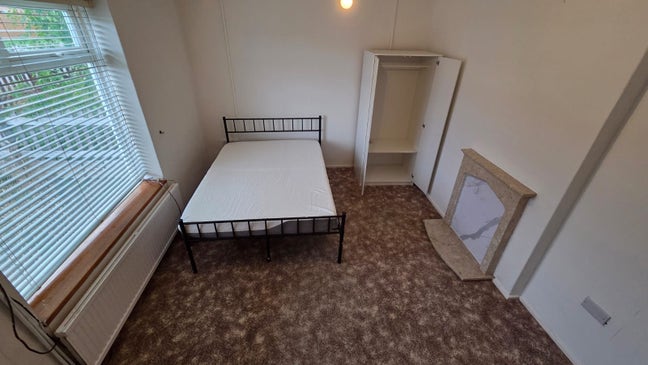 Double Room Available - All Bills Included Main Photo