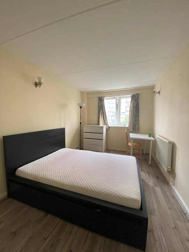 2 Double rooms in a 3-bed Flat in Battersea Park! Main Photo