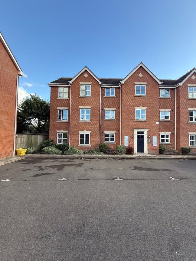 ✨ Modern 2-Bedroom Furnished Apartment in WS10✨  Main Photo