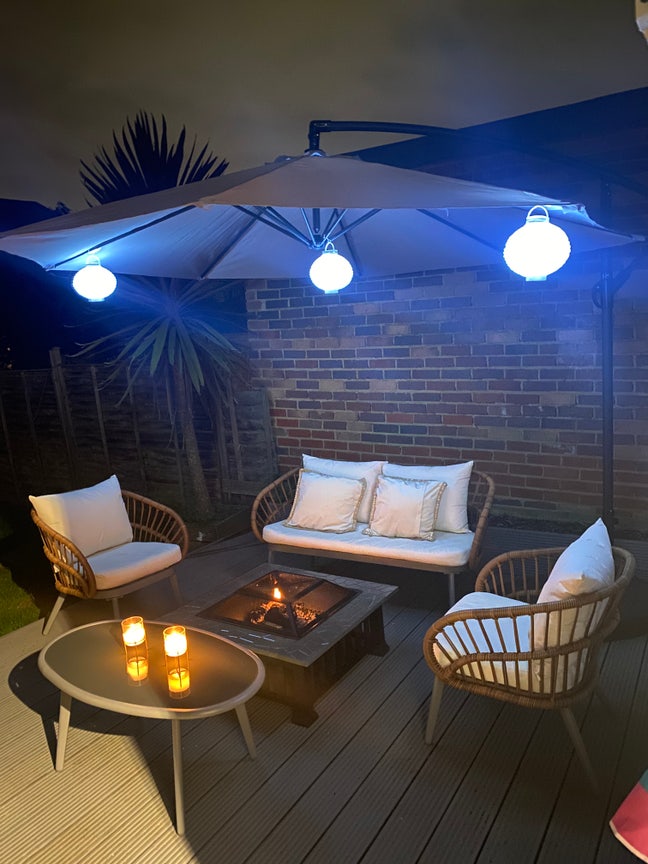 Single room in family home.  Main Photo