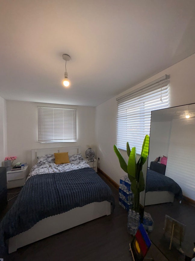 Double room for rent * - £800 Main Photo