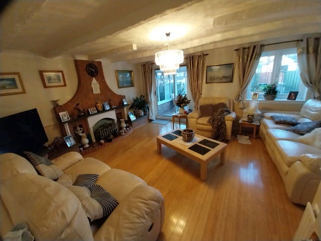 Double room in large house Main Photo