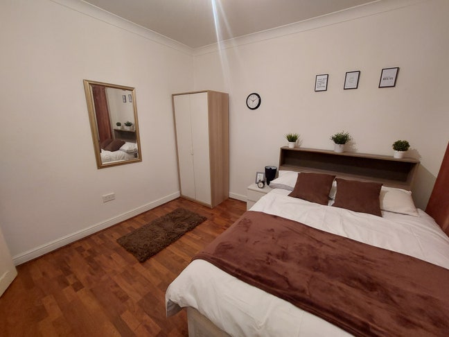**Premium Double Rooms, 10mins to Station** Main Photo