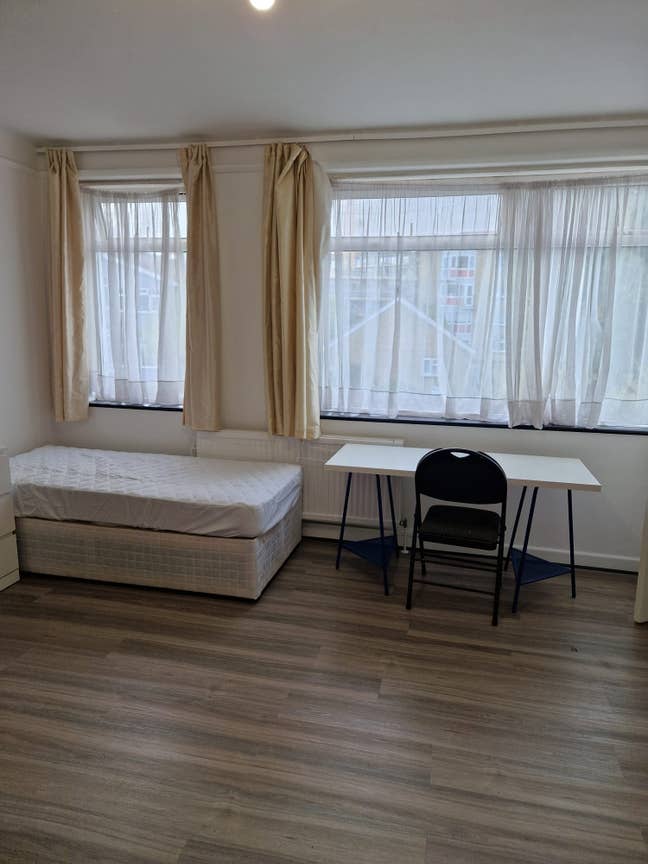 Large Double Room X2 Single Beds -£425 per Person Main Photo