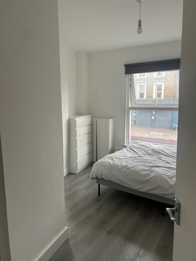Double Bedroom in Clapham - Available Now Main Photo