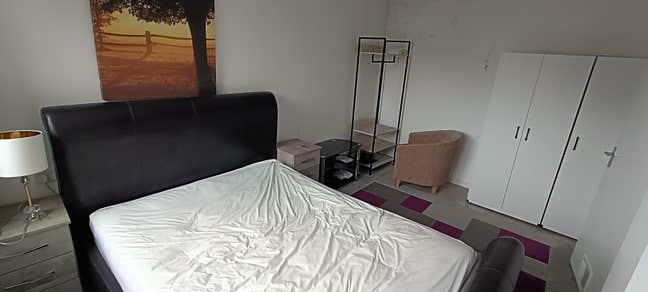 Quiet double room next to caledonian road station. Main Photo