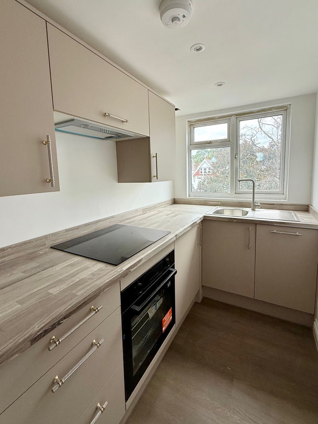 Two Double Rooms Available – Ealing Broadway, W5  Main Photo
