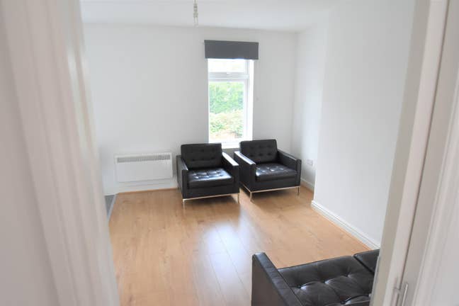 Bright 1-Bedroom Flat – All Bills Included Main Photo
