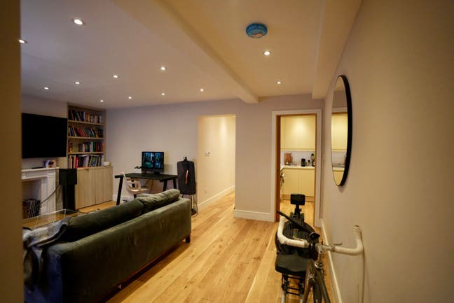 Beautiful flat in Battersea next to the park Main Photo