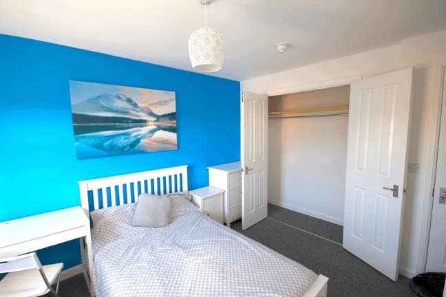 🏠 Large ensuite room nr Severalls, A12, Hospital Main Photo
