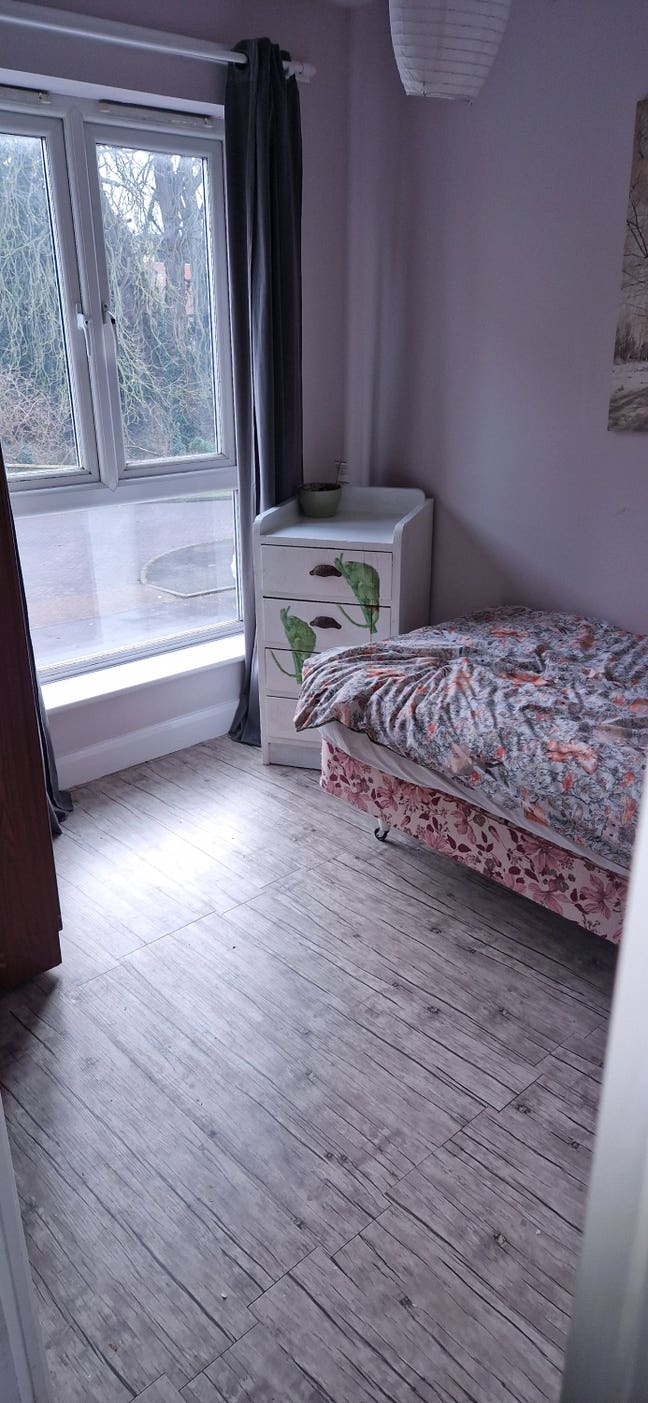 Small single  room Main Photo