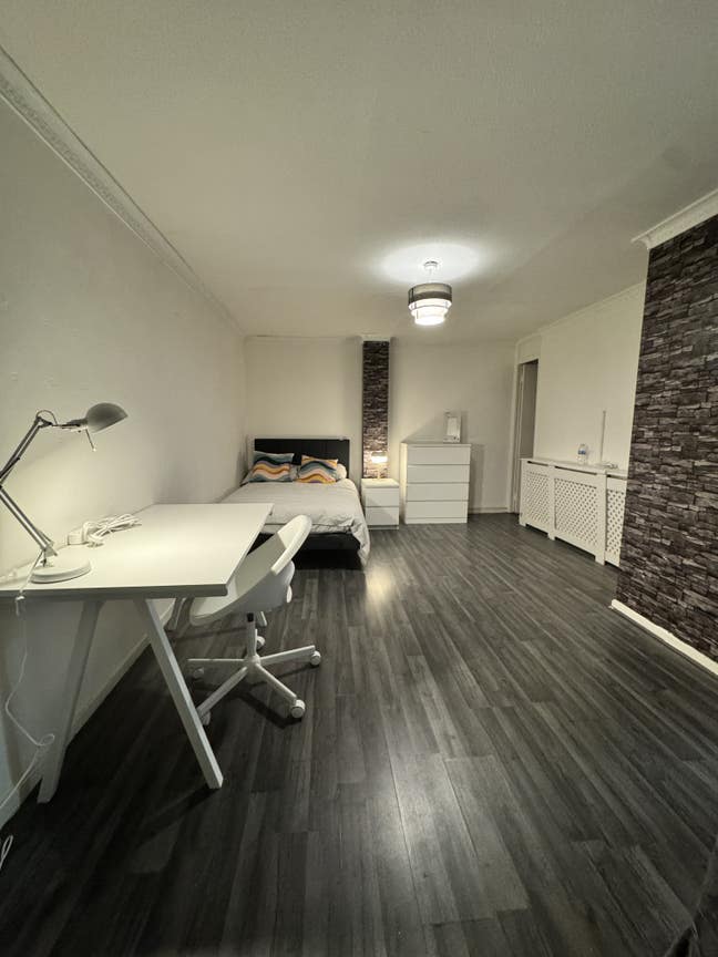 Extra large bedroom with garden in SE17 area Main Photo