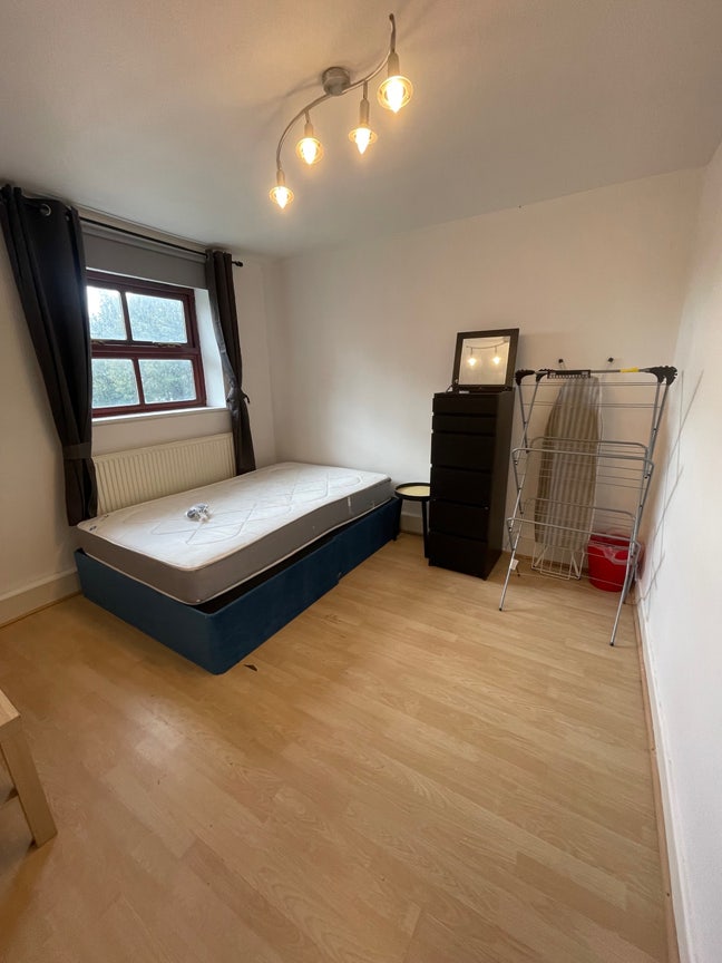 Room Available in Hyde Park  - 1 Room Left Only No Main Photo