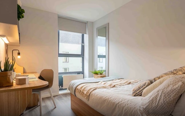 Iq Sterling Court (Tenancy Takeover) Main Photo